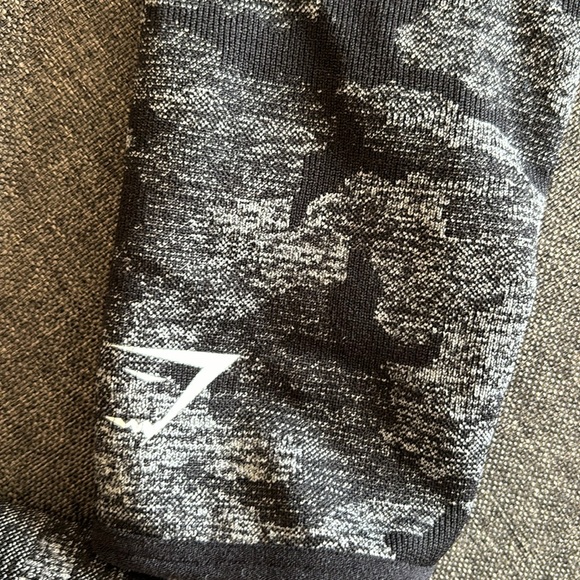 Camo gymshark top - Picture 3 of 5